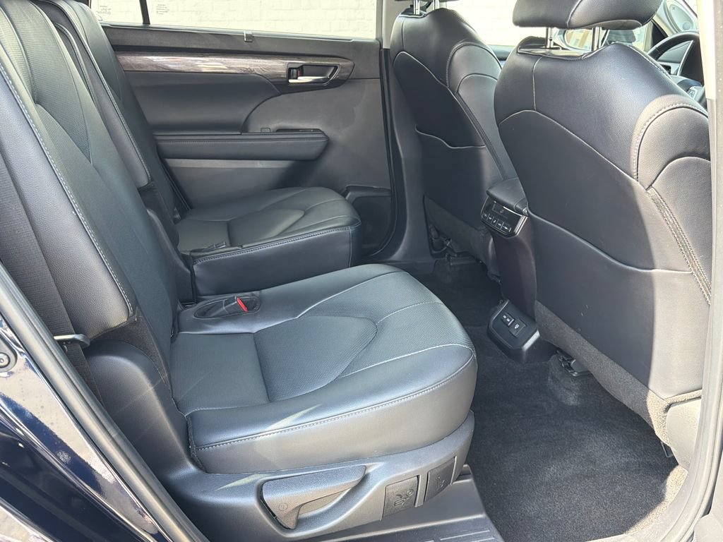 Used 2024 Toyota Highlander Limited AWD/4WD image 14