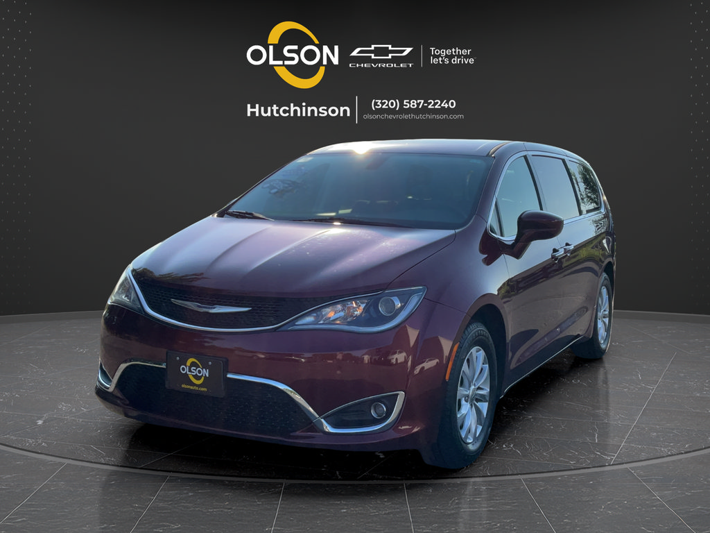 Used 2019 Chrysler Pacifica Touring Plus w/ Cold Weather Group FWD image 1