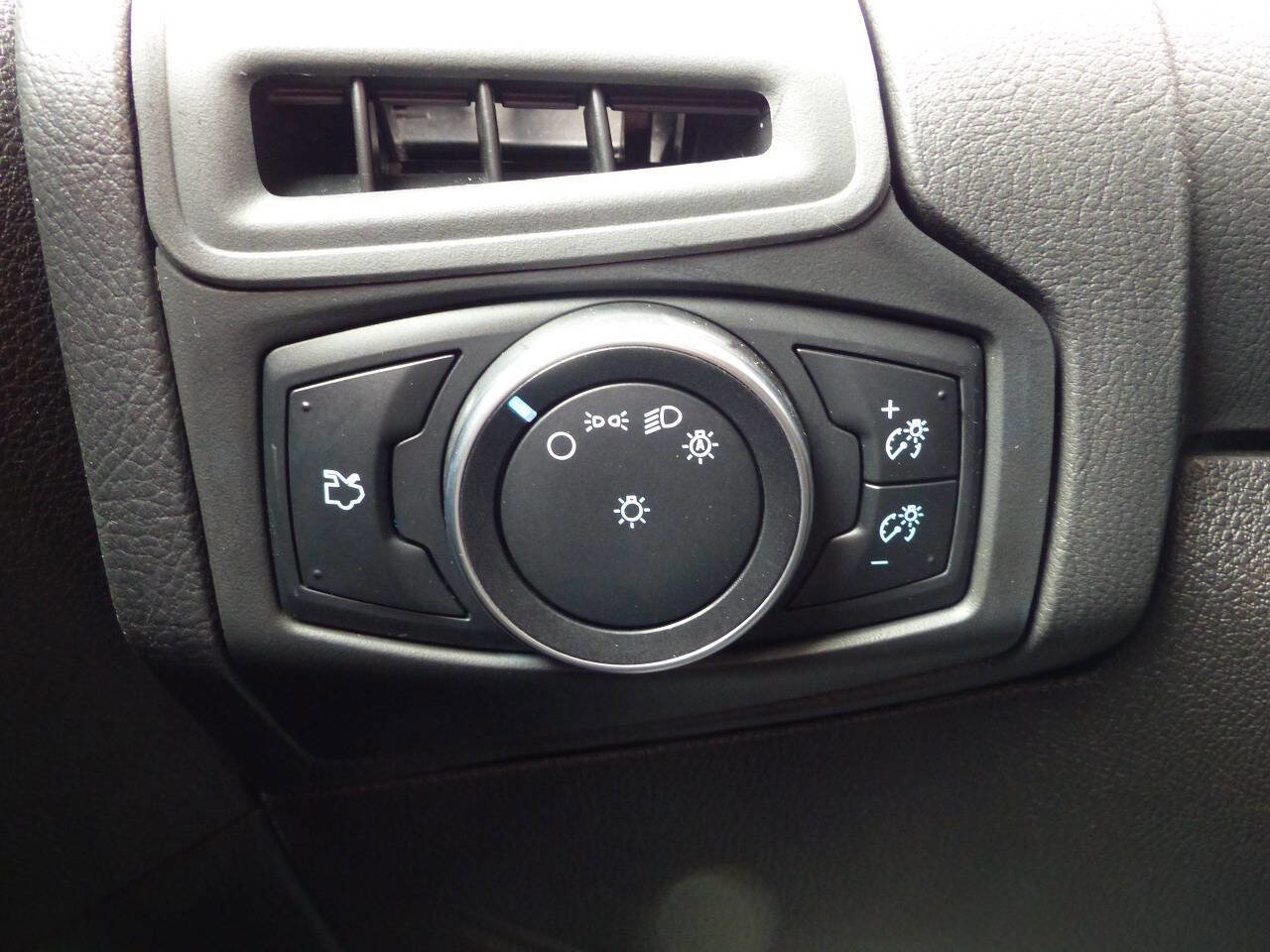 Used 2016 Ford Focus SE FWD image 23