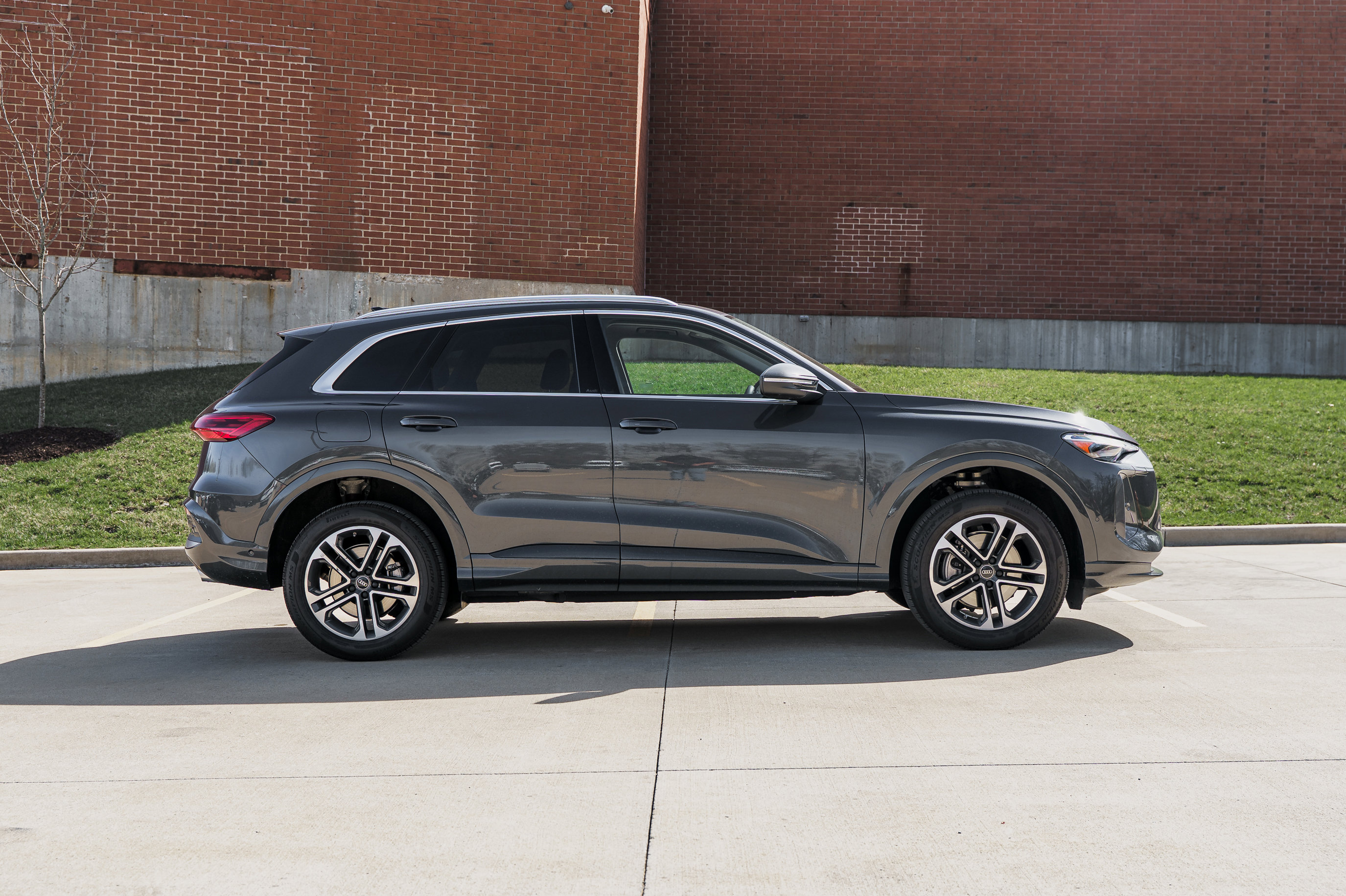 Certified 2025 Audi Q5 Premium w/ Convenience Package image 3