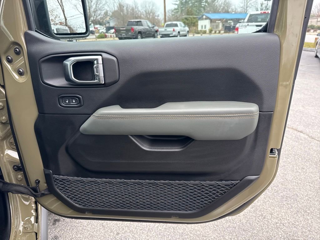 Used 2025 Jeep Gladiator Mojave w/ Convenience Group image 20