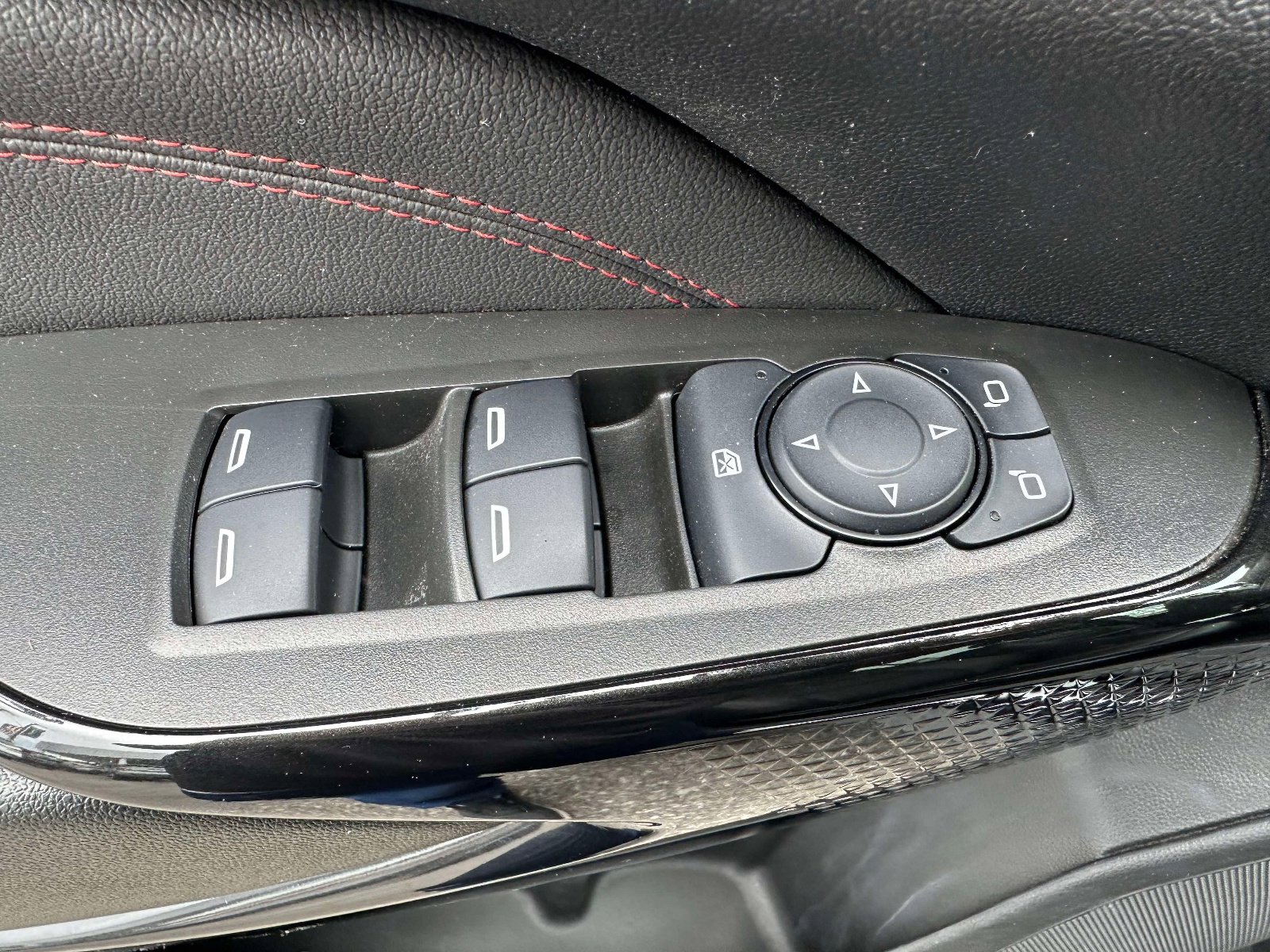 Used 2024 Chevrolet Trax RS w/ Driver Confidence Package FWD image 16