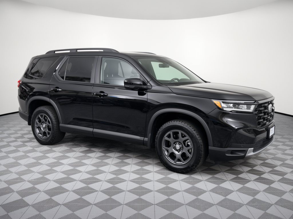 Certified 2025 Honda Pilot TrailSport image 7