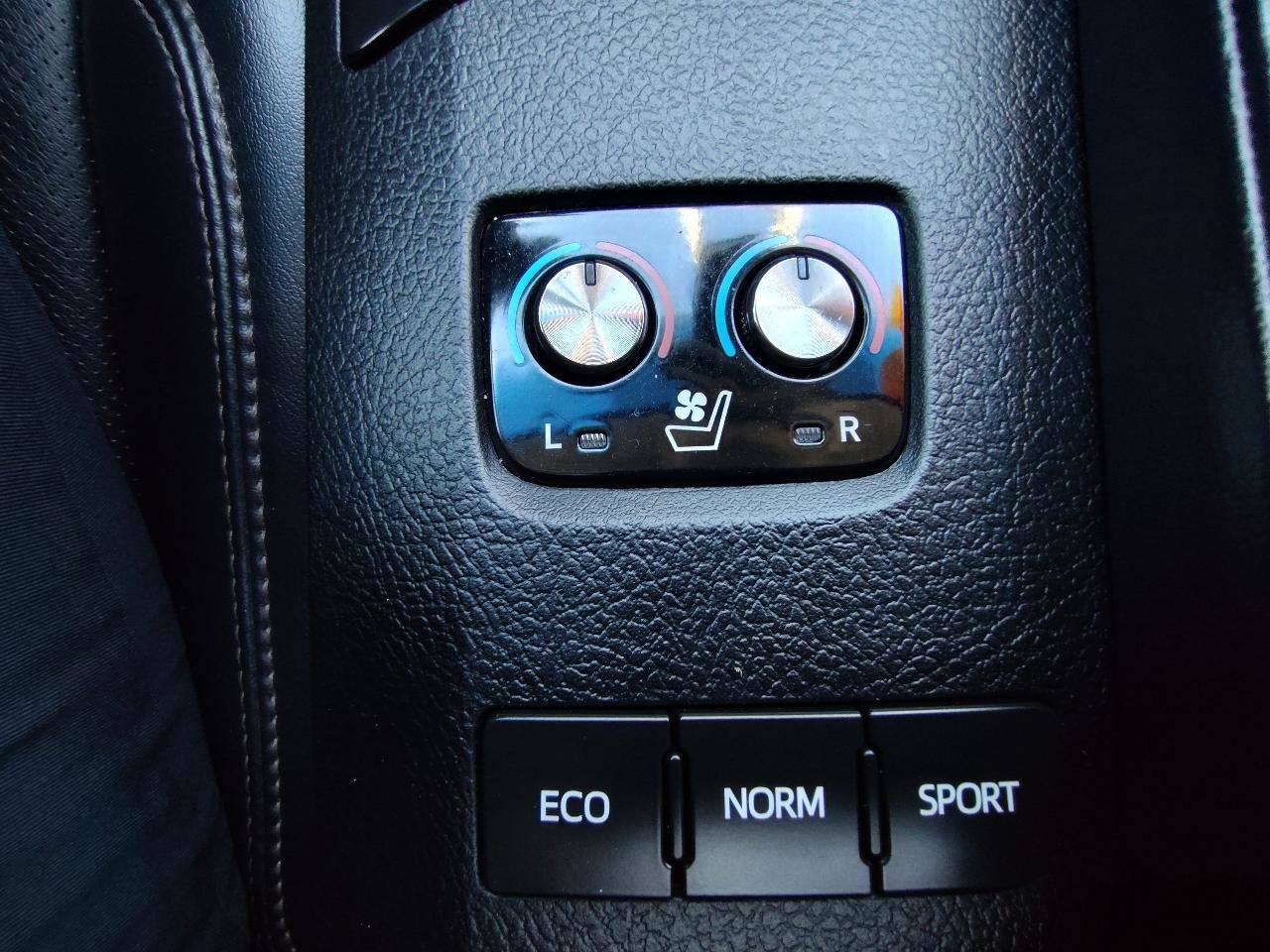 Used 2017 Toyota Avalon Limited FWD image 32