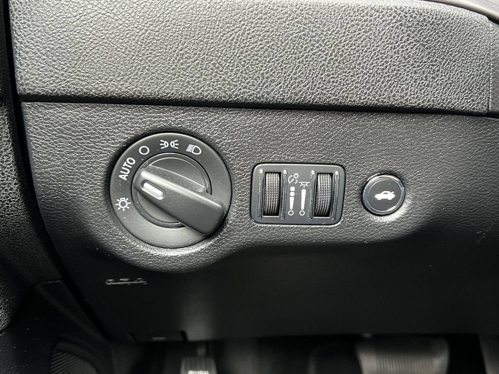 Used 2023 Dodge Charger SXT RWD image 18