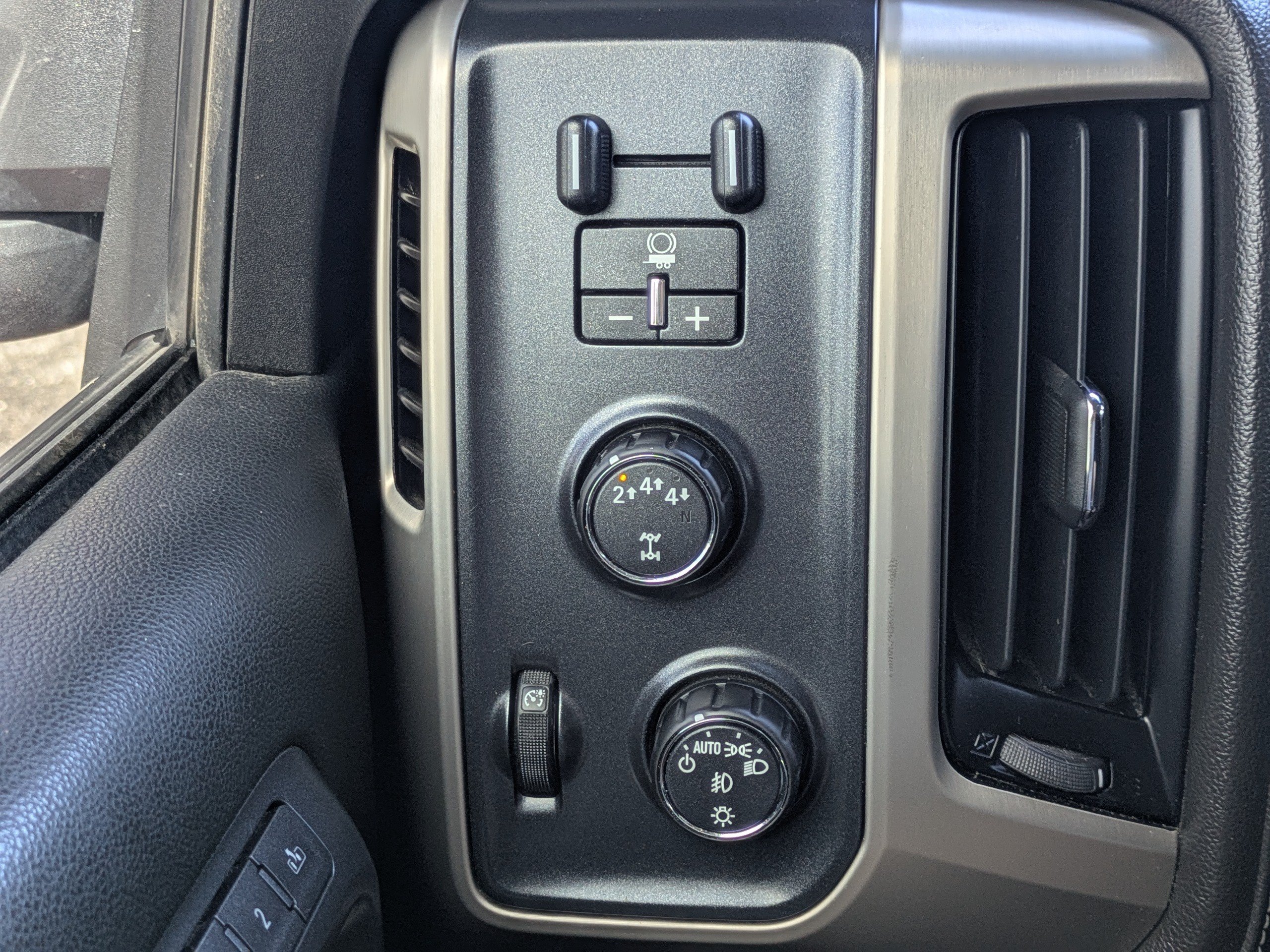 Used 2018 GMC Sierra 2500 Denali w/ Duramax Plus Package AWD/4WD image 21