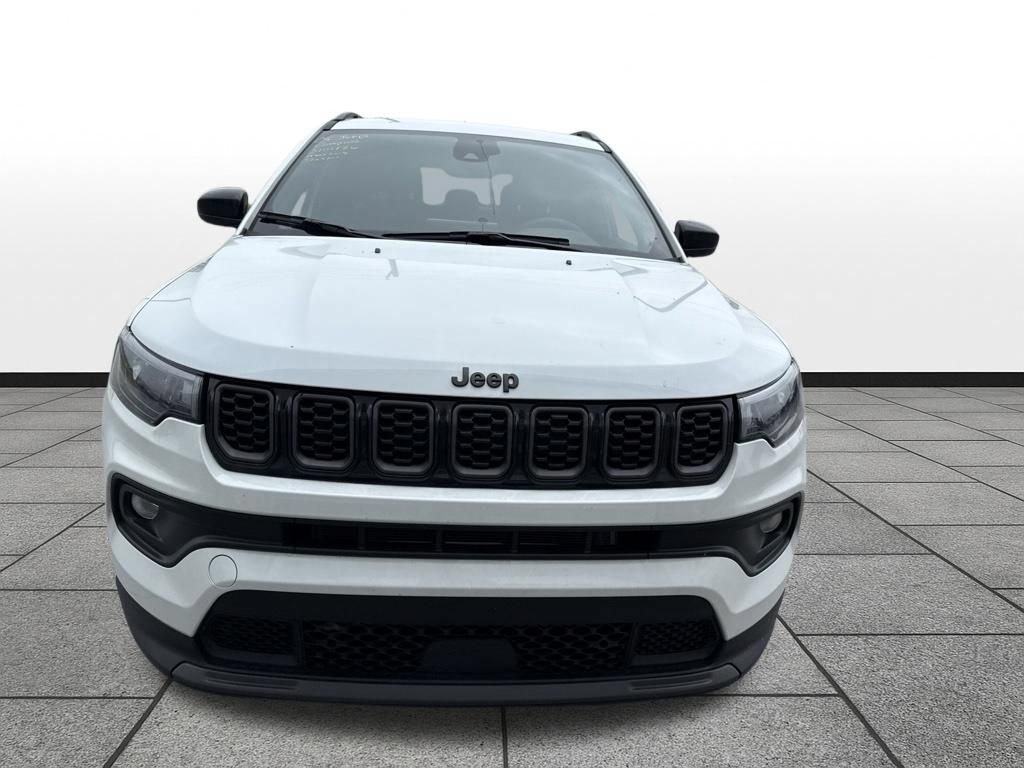 Used 2026 Jeep Compass Latitude AWD/4WD image 2