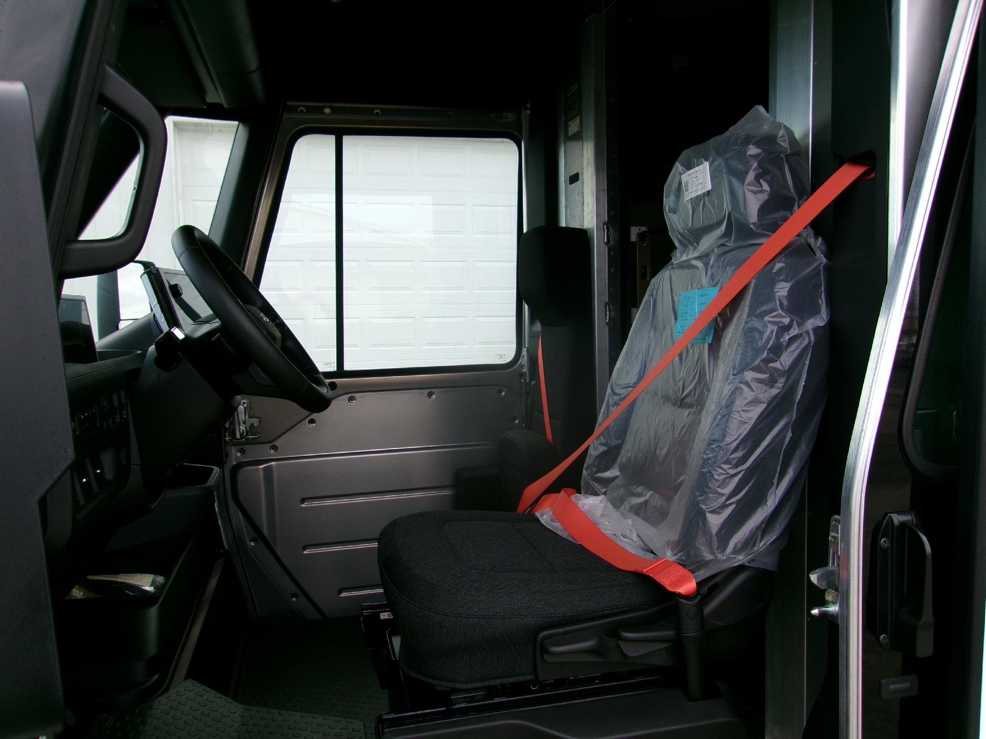 New 2025 Chevrolet Brightdrop 400 image 9