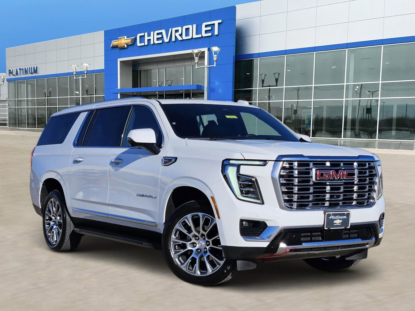 Used 2025 GMC Yukon XL Denali image 1