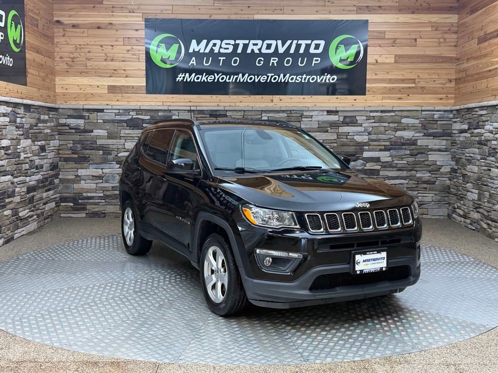 Used 2018 Jeep Compass Latitude w/ Popular Equipment Group AWD/4WD image 2