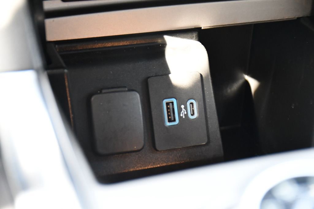 Used 2024 Ford Explorer Limited AWD/4WD image 31