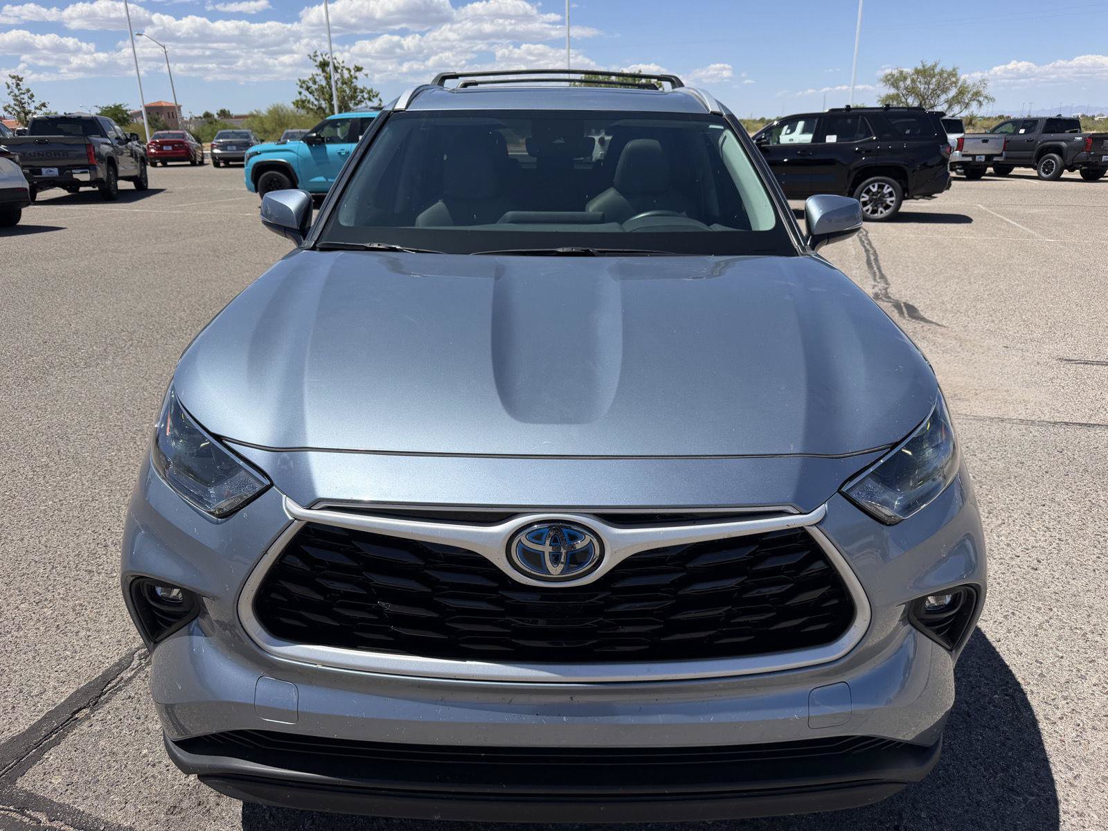 Used 2024 Toyota Highlander XLE AWD/4WD image 9