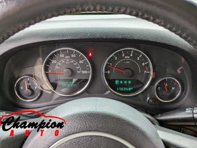 Used 2017 Jeep Wrangler Unlimited Sahara w/ Connectivity Group AWD/4WD image 28
