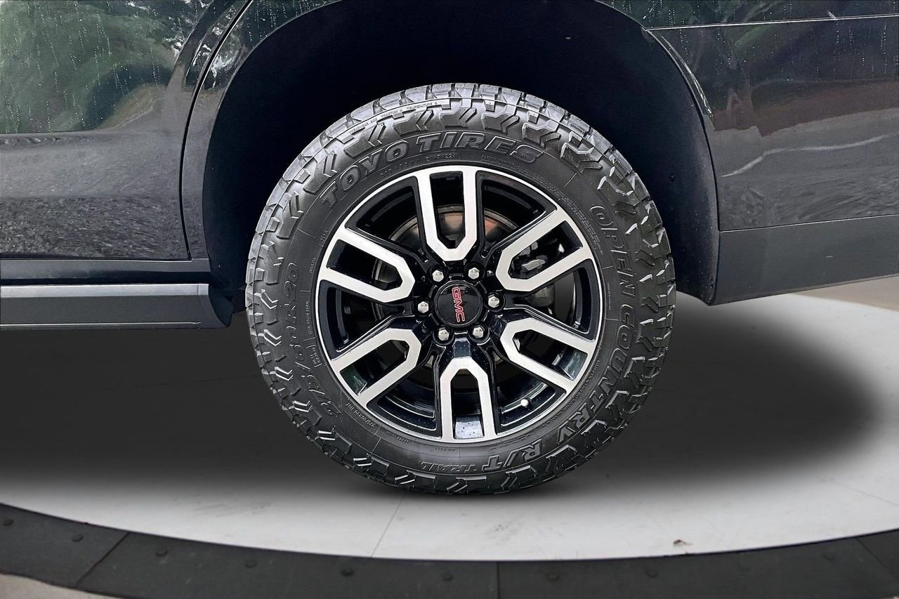 Used 2023 GMC Yukon AT4 w/ Technology Package AWD/4WD image 37