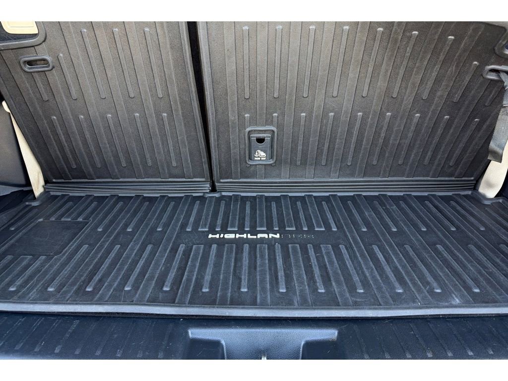 Certified 2021 Toyota Highlander XLE AWD/4WD image 18