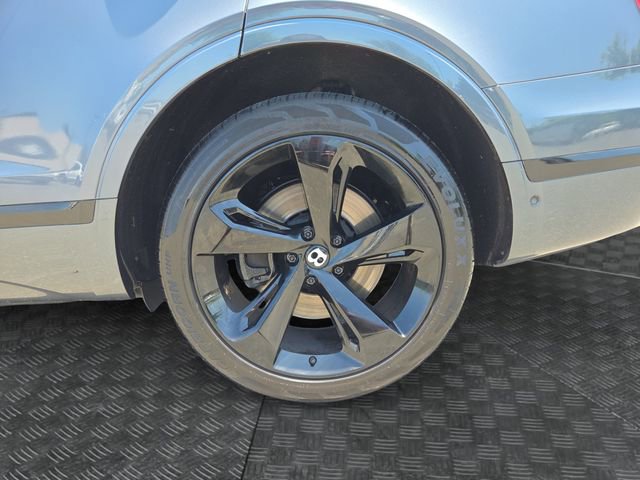 Used 2018 Bentley Bentayga Activity image 37