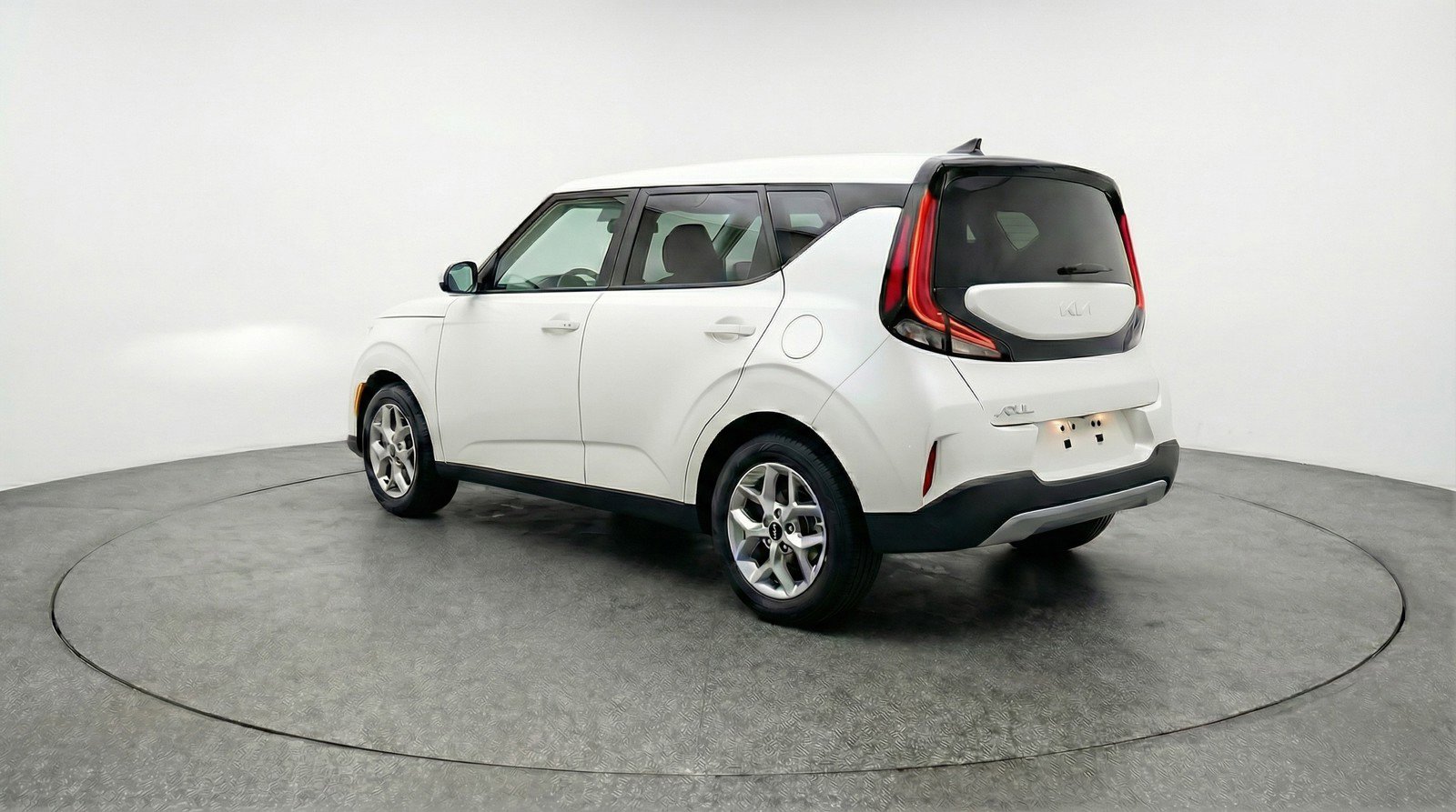 Used 2025 Kia Soul LX w/ LX Technology Package FWD image 6