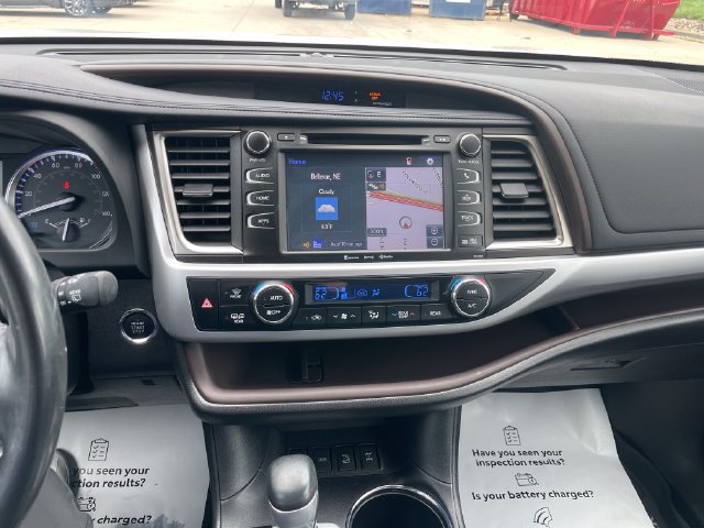 Used 2019 Toyota Highlander XLE AWD/4WD image 12