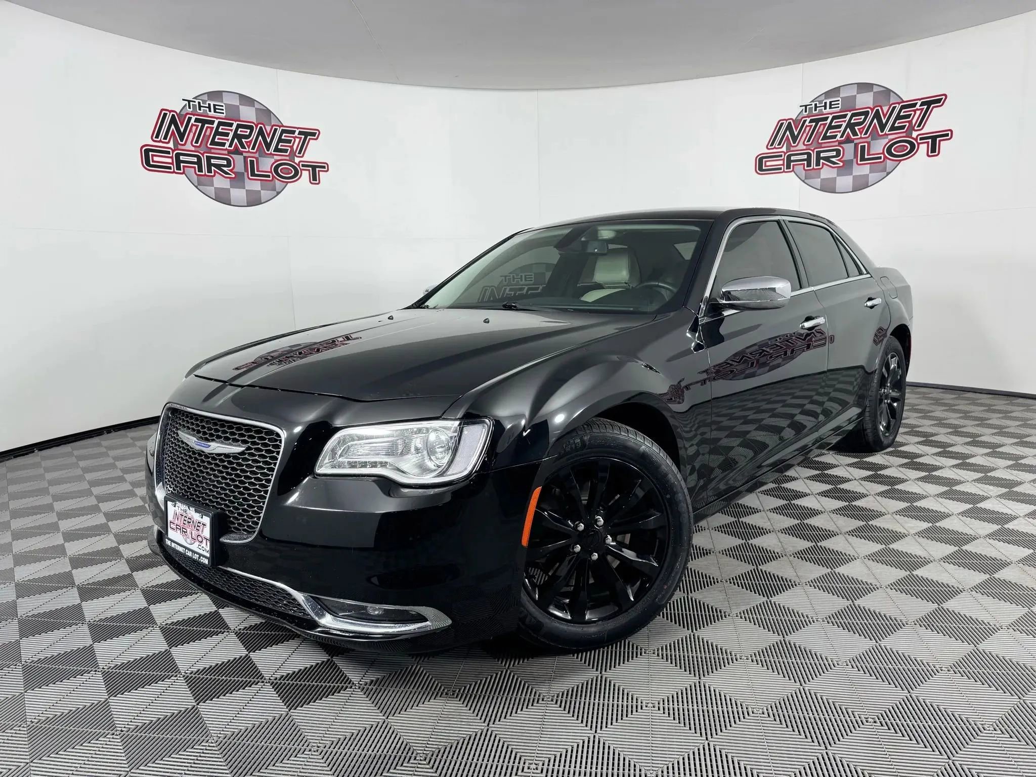 Used 2018 Chrysler 300 Limited image 1