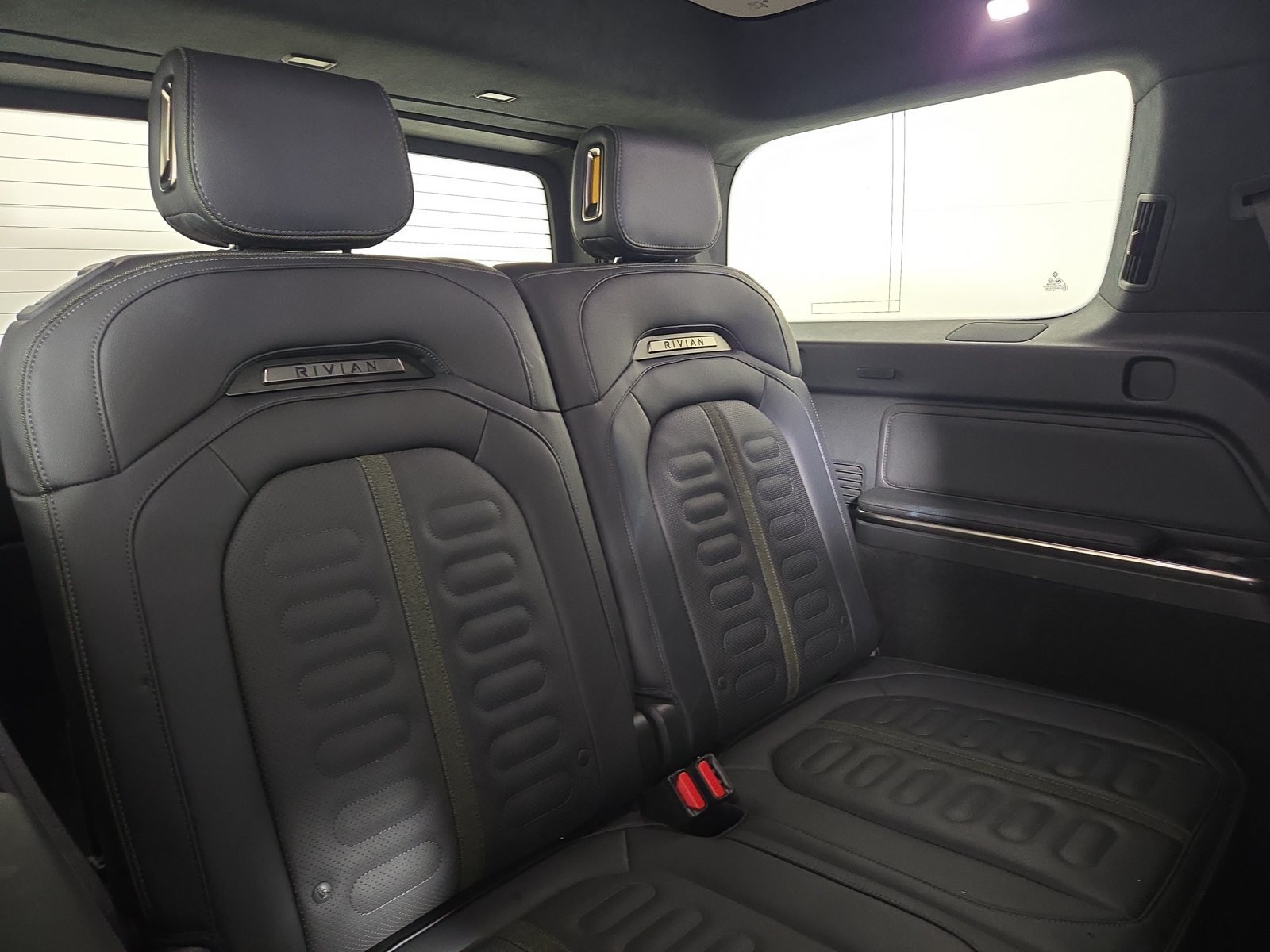 Used 2025 Rivian R1S Adventure Dual AWD/4WD image 25