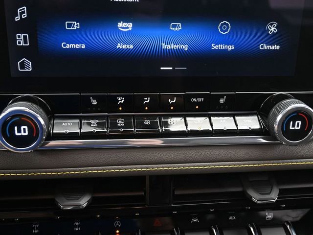 Used 2024 Chevrolet Colorado ZR2 w/ Technology Package AWD/4WD image 20