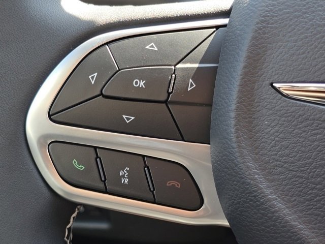 New 2025 Chrysler Pacifica Select w/ Fav Edition Package image 15