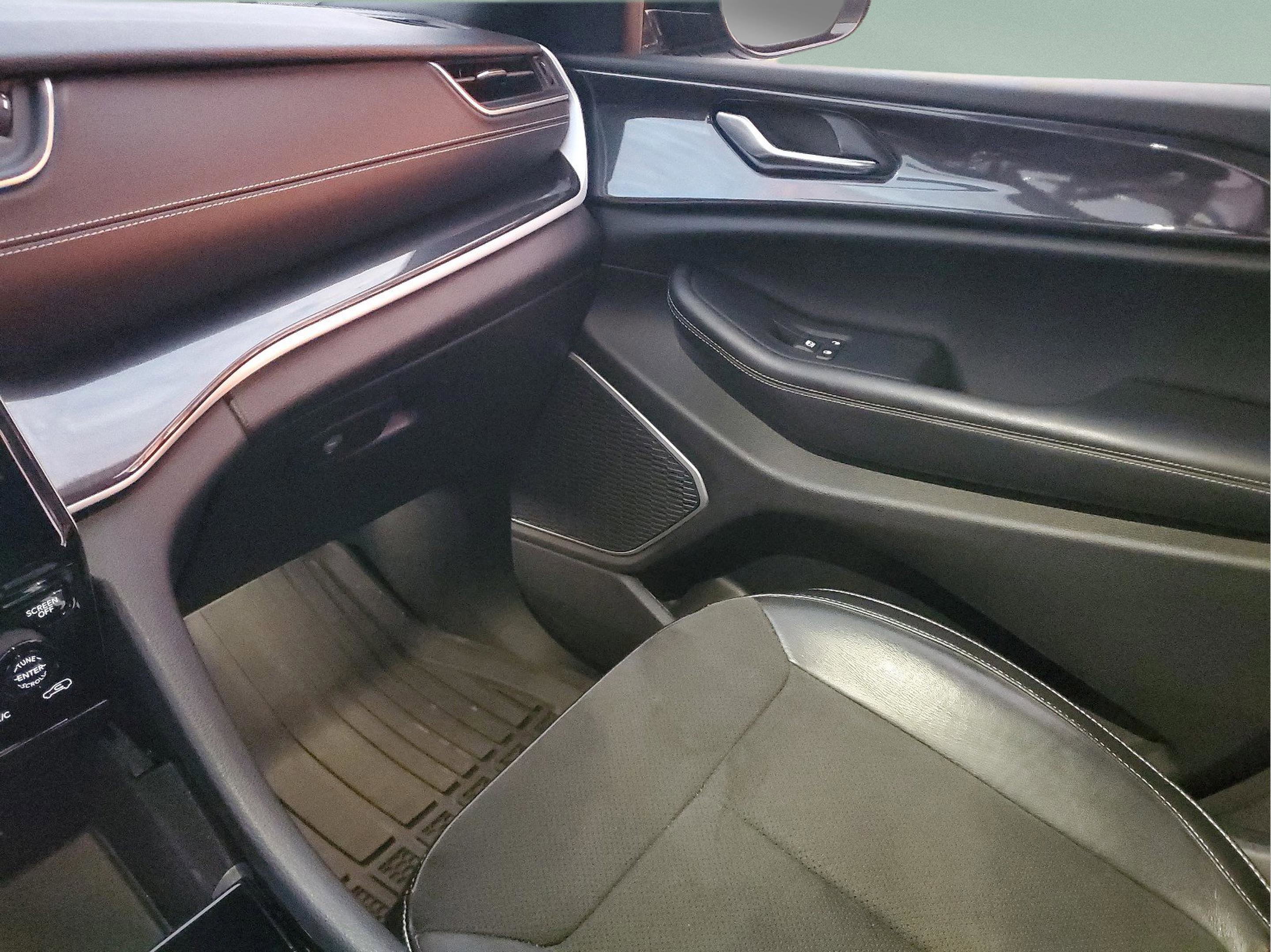 Certified 2022 Jeep Grand Cherokee L Laredo image 24