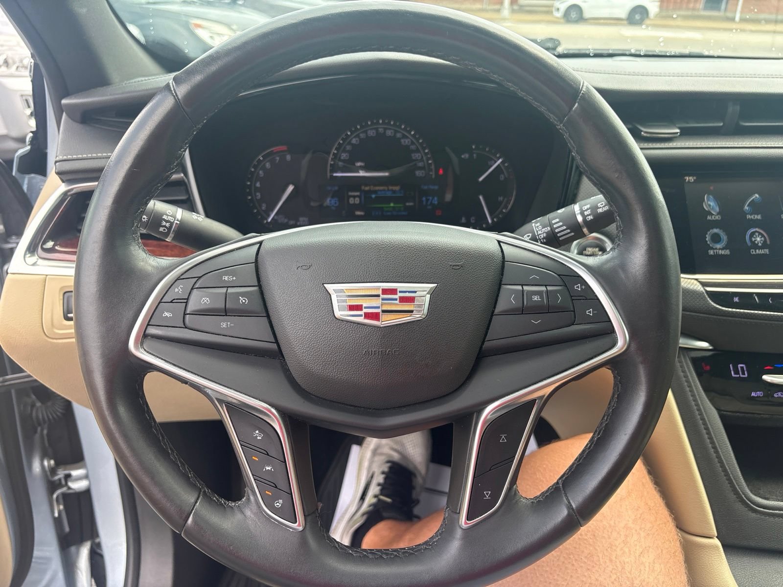 Used 2017 Cadillac XT5 Luxury w/ Driver Awareness Package AWD/4WD image 38
