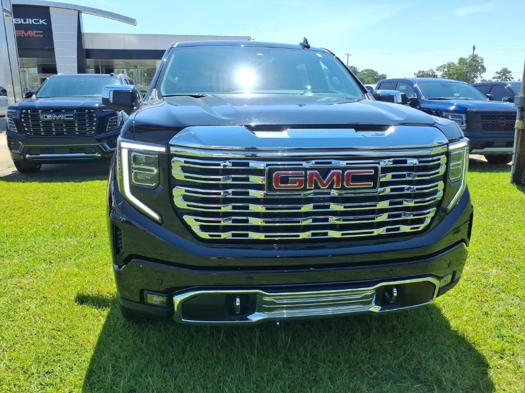 Used 2024 GMC Sierra 1500 Denali AWD/4WD image 2