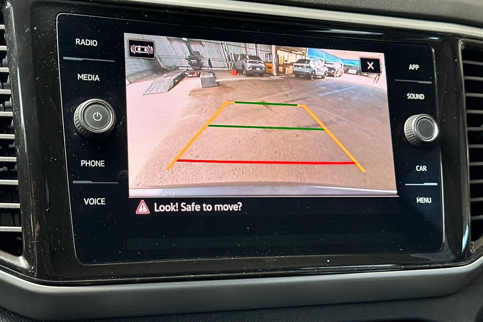 Used 2023 Volkswagen Atlas SE w/ Panoramic Sunroof Package FWD image 20