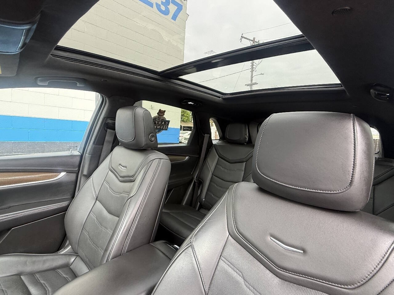 Used 2018 Cadillac XT5 Platinum w/ Driver Assist Package AWD/4WD image 11