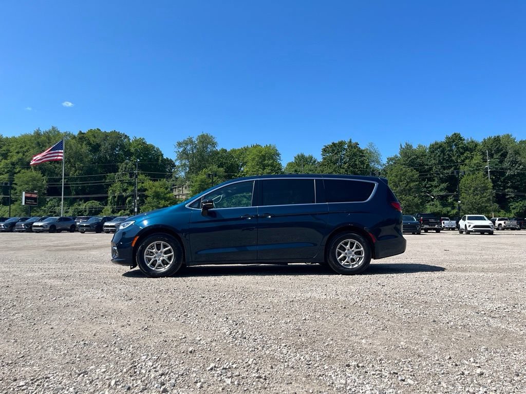 Used 2025 Chrysler Pacifica Select FWD image 14