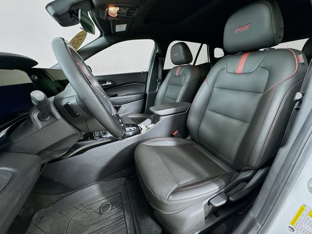 Used 2024 Chevrolet Trax RS w/ Sunroof Package FWD image 11