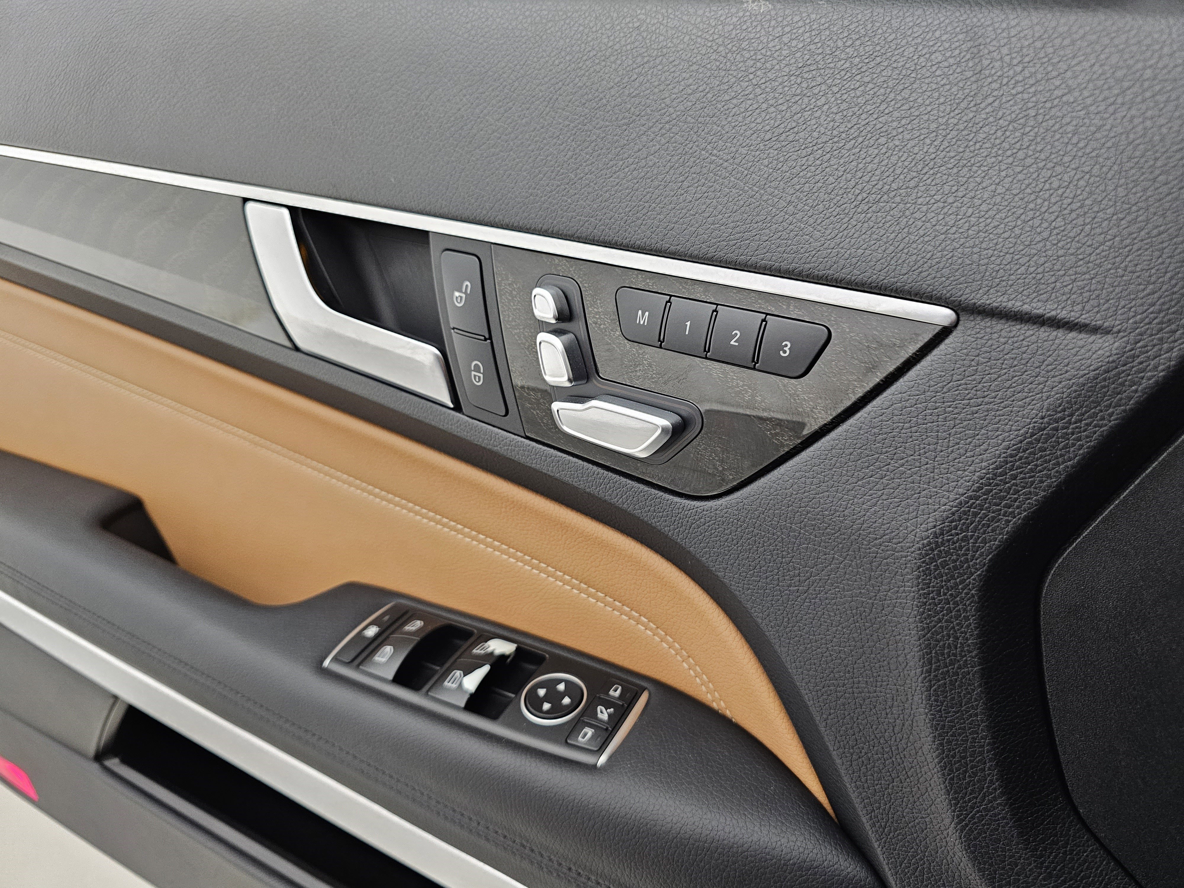 Used 2015 Mercedes-Benz E 400 4MATIC Coupe image 15