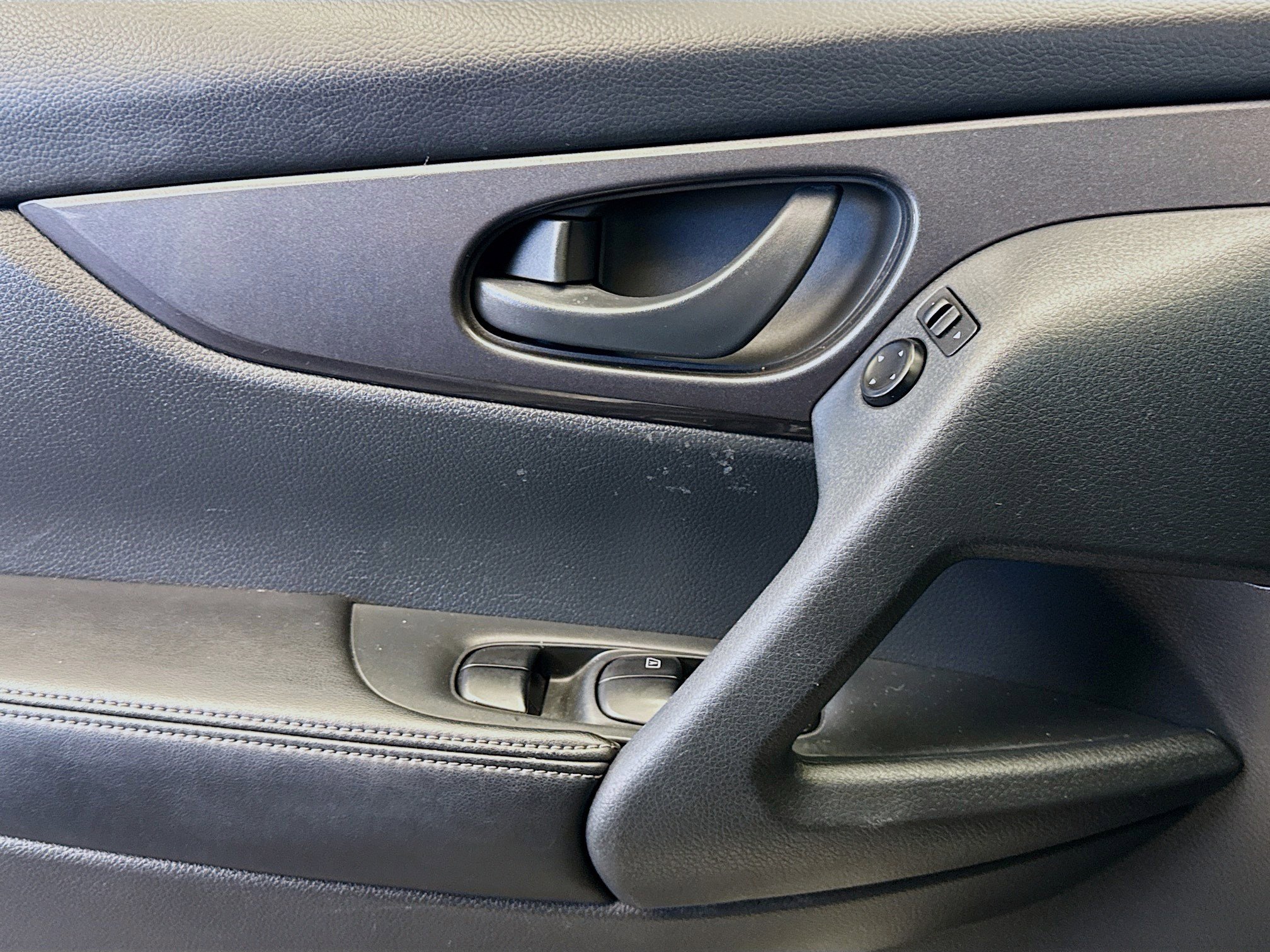 Used 2020 Nissan Rogue S image 23