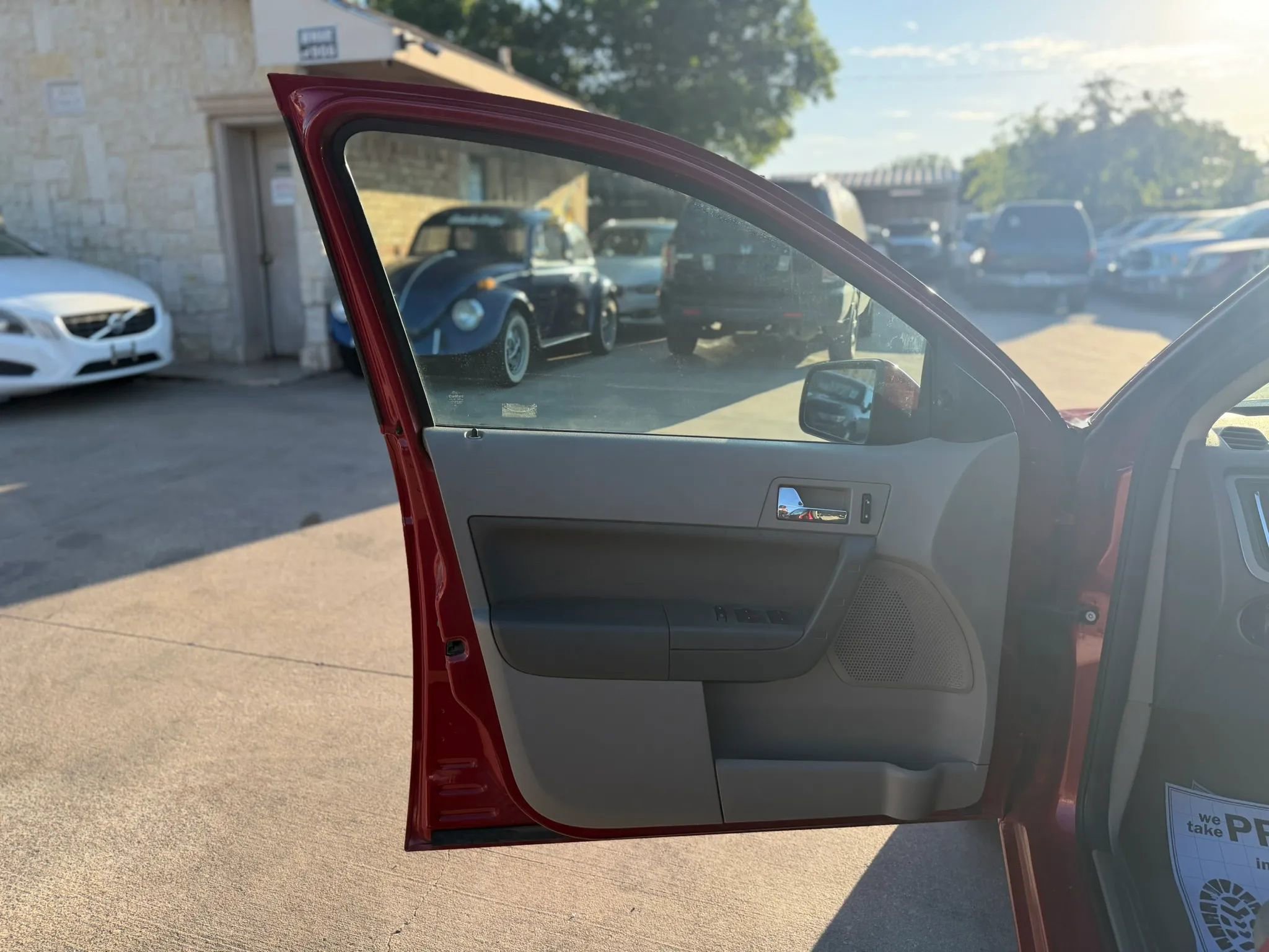 Used 2009 Ford Focus SES FWD image 25
