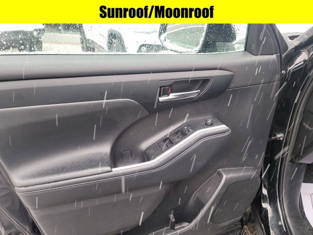 Used 2021 Toyota Highlander XLE image 5