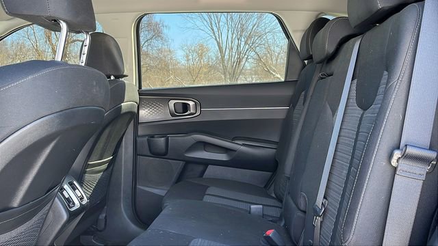 Used 2023 Kia Sorento LX image 17