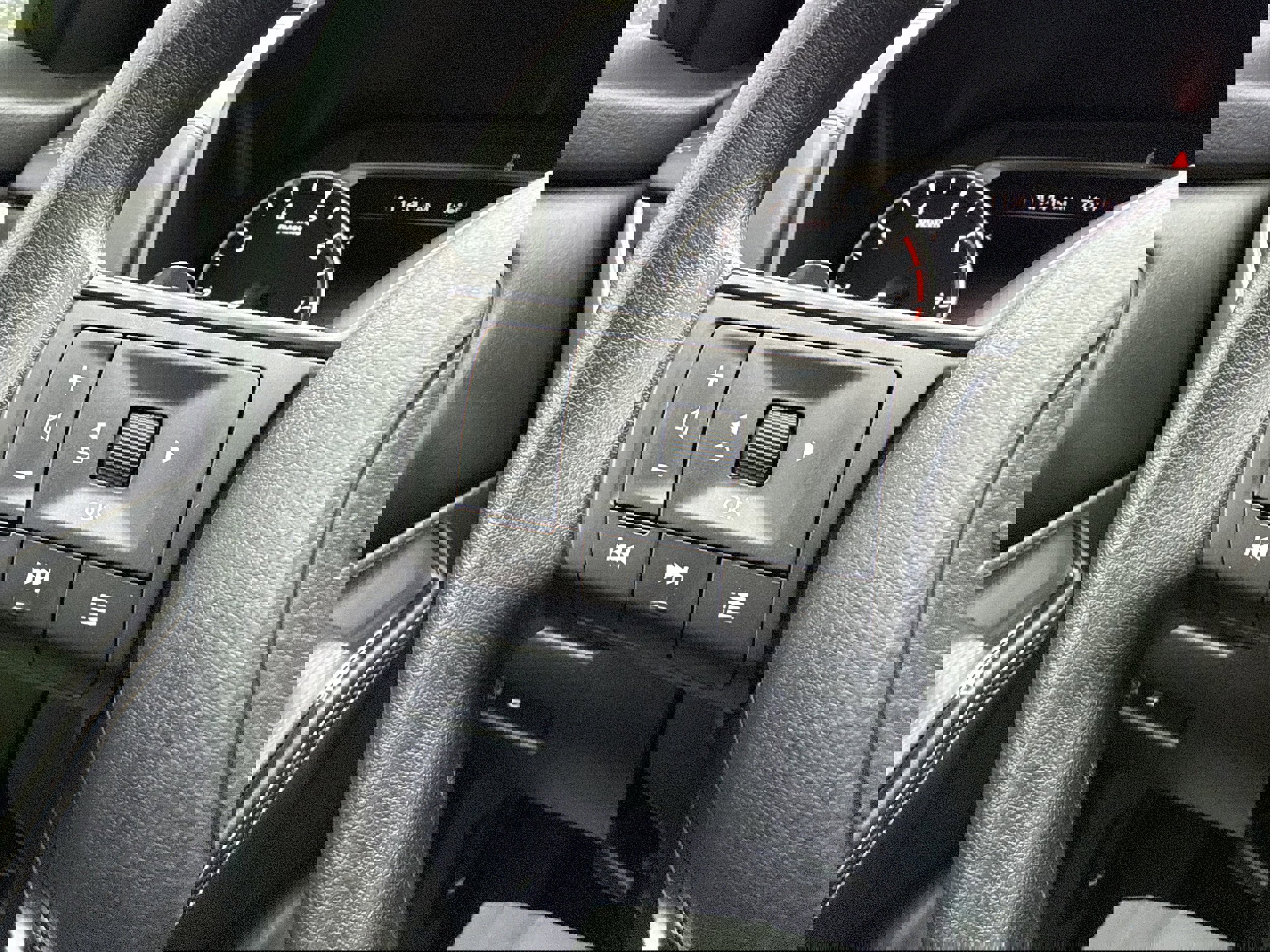 Used 2024 Nissan Rogue SV image 14