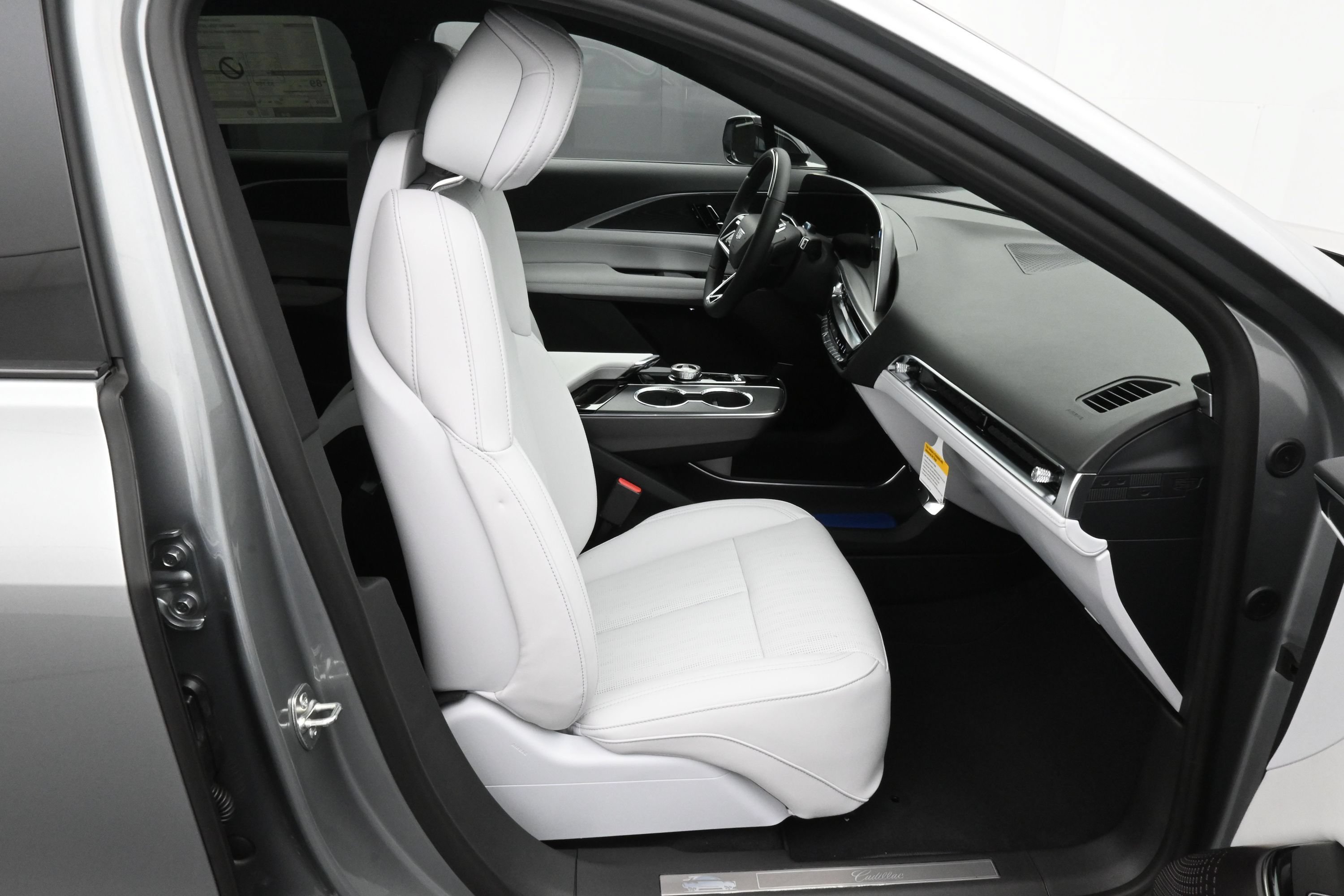 New 2026 Cadillac Lyriq Luxury w/ LPO, Floor Liner Package AWD/4WD image 13