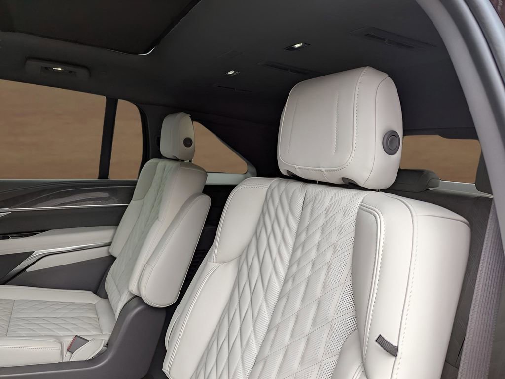 New 2025 Cadillac Escalade IQ Sport 1 w/ LPO, ONYX Package AWD/4WD image 15