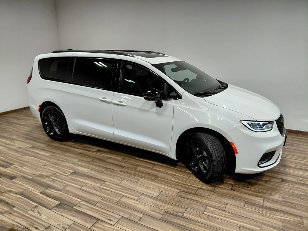 New 2026 Chrysler Pacifica Limited w/ S Appearance Package AWD/4WD image 23