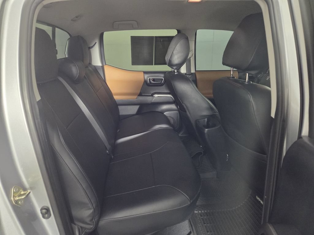 Used 2017 Toyota Tacoma TRD Sport RWD image 28
