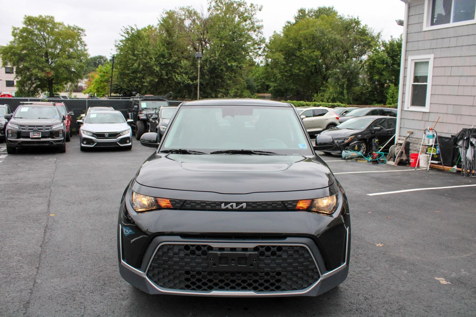 Used 2023 Kia Soul LX w/ LX Technology Package FWD image 3