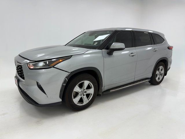 Used 2021 Toyota Highlander LE image 5