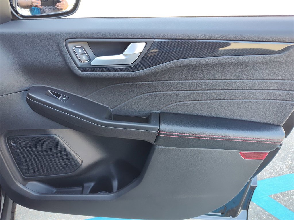 Used 2025 Ford Escape ST-Line image 32