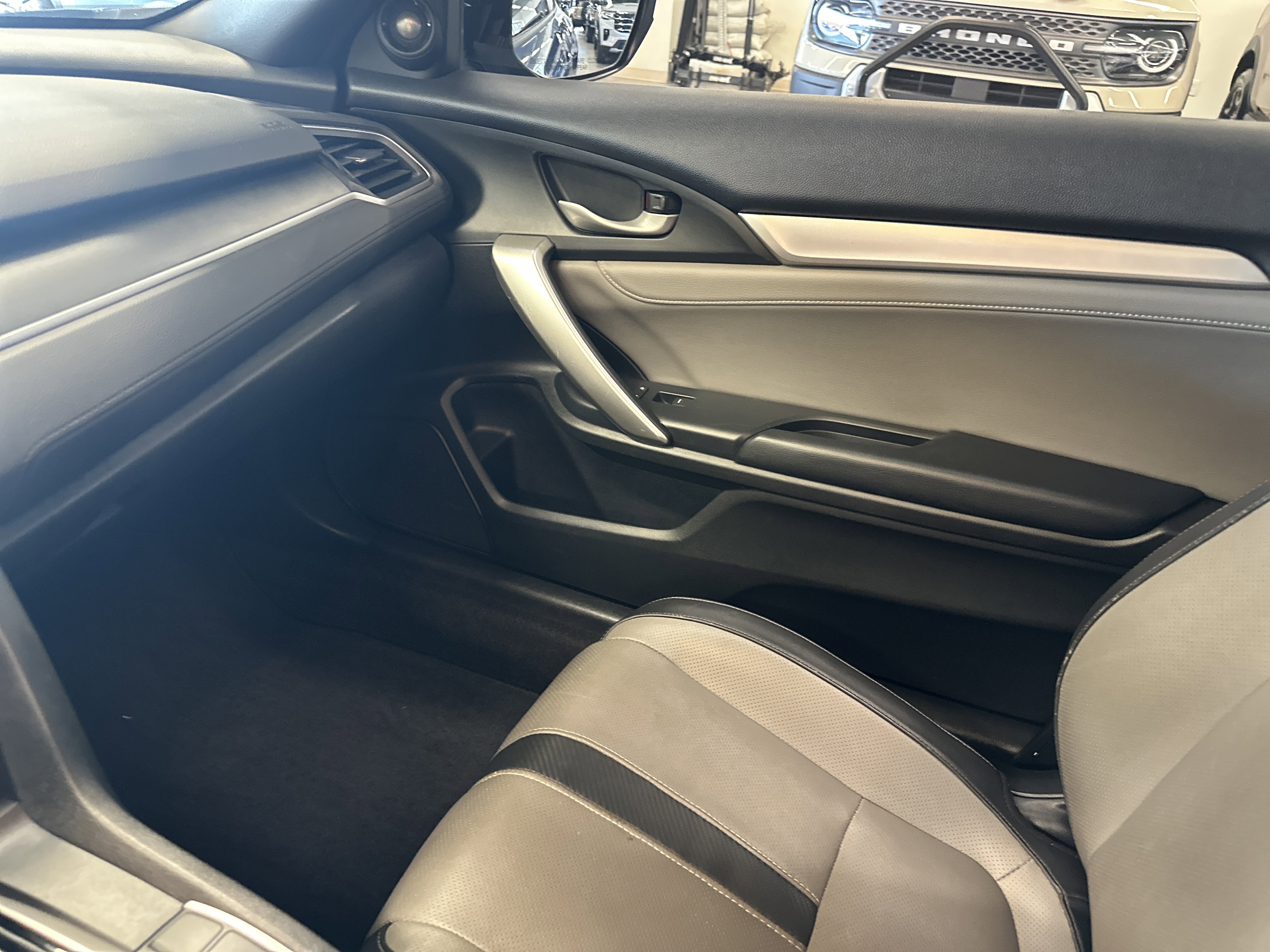 Used 2017 Honda Civic EX-L image 23