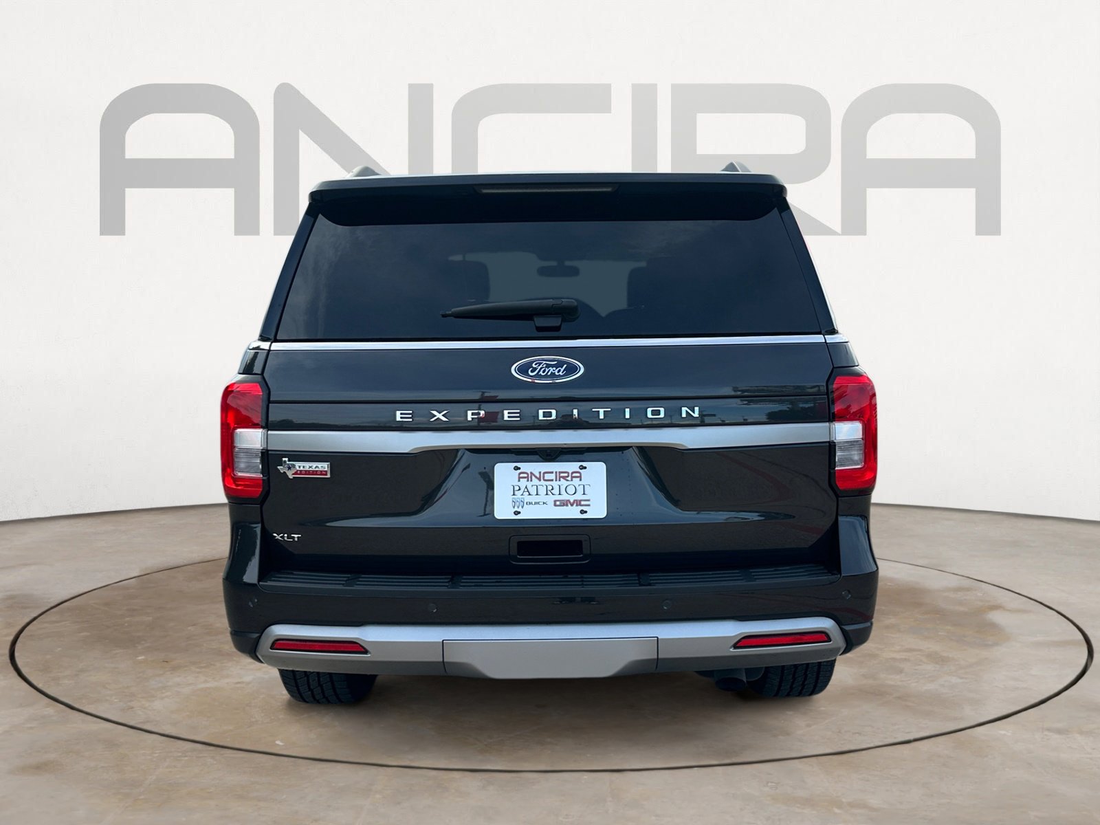 Used 2024 Ford Expedition XLT RWD image 9