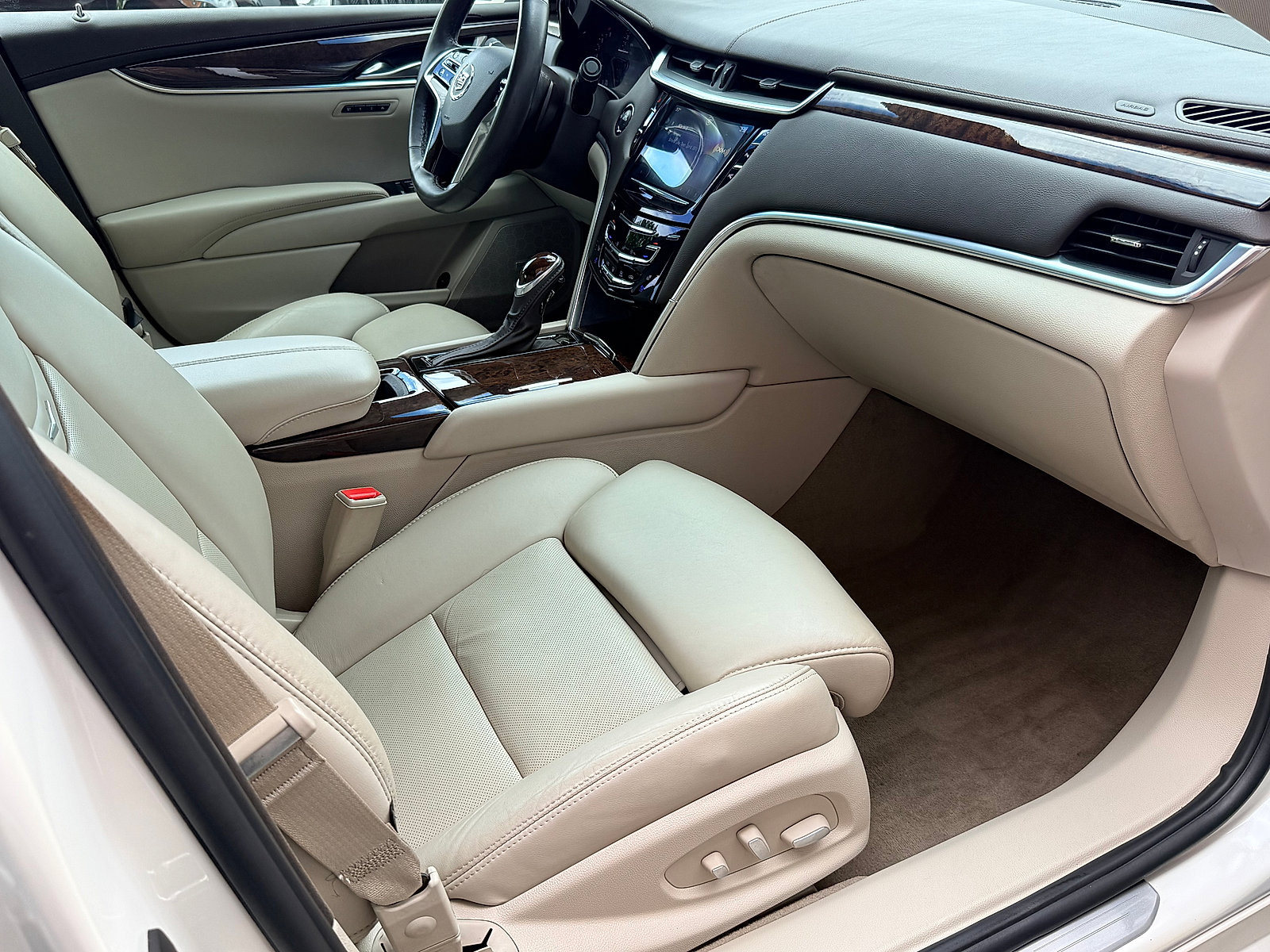 Used 2014 Cadillac XTS Luxury w/ Driver Awareness Package FWD image 43