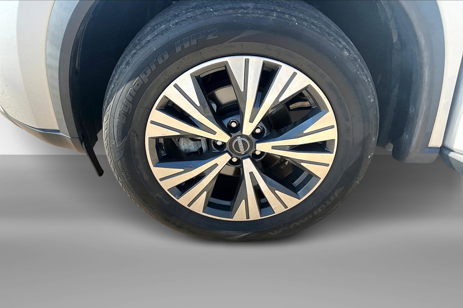 Used 2022 Nissan Rogue SV image 2